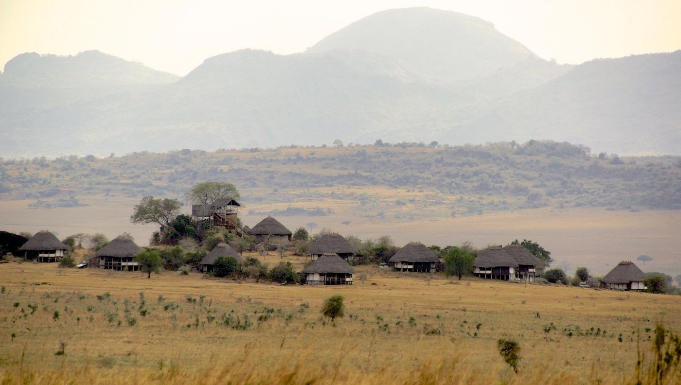 Das Tal und entfernte Hügel von Apoka Safari Lodge